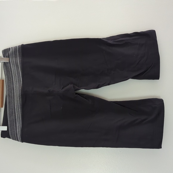 Lululemon. Grey cropped capris. - Picture 2 of 2